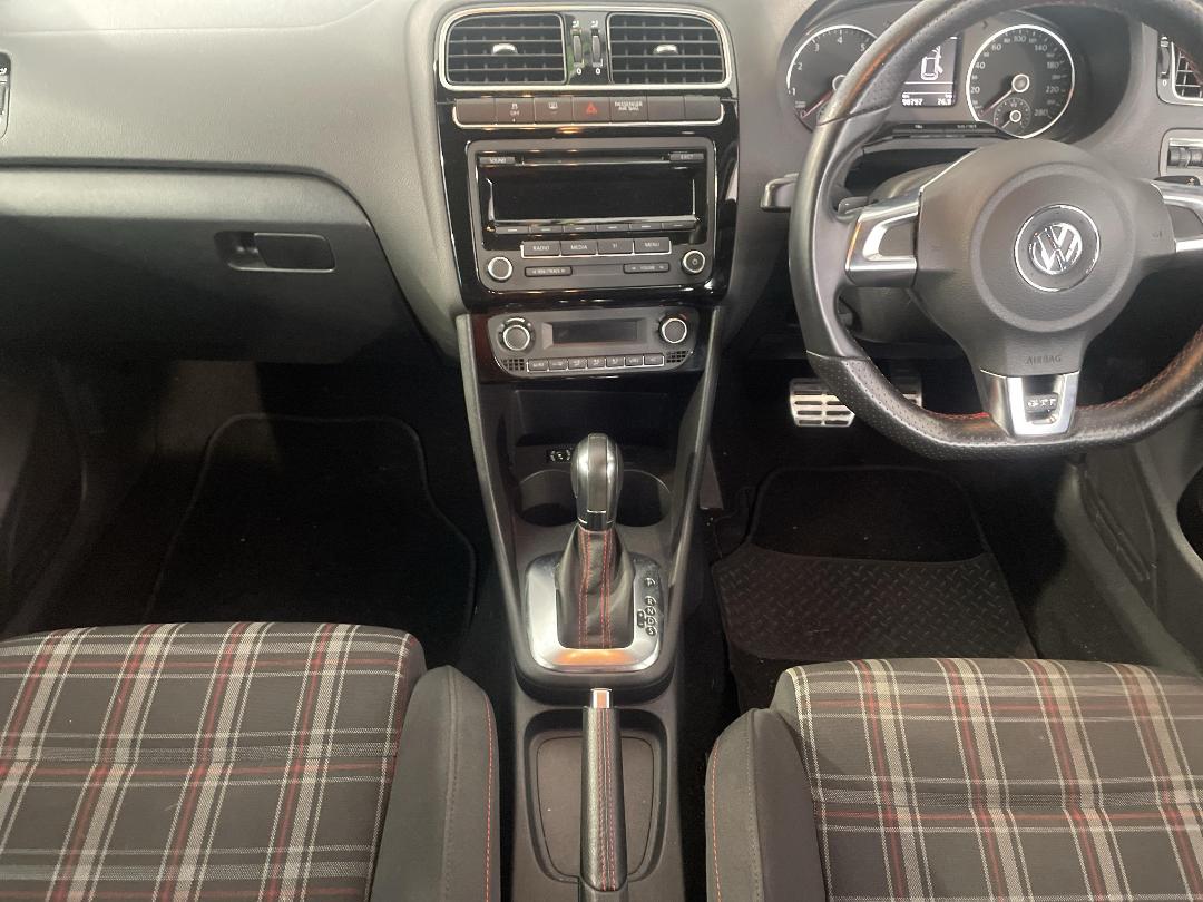 Photo '18' of Volkswagen Polo Photo '18' of Volkswagen Polo