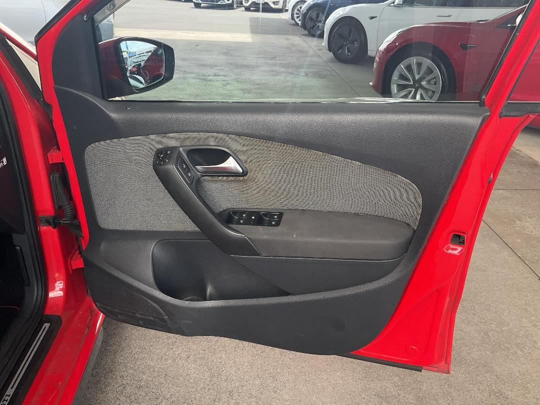 Photo '13' of Volkswagen Polo Photo '13' of Volkswagen Polo