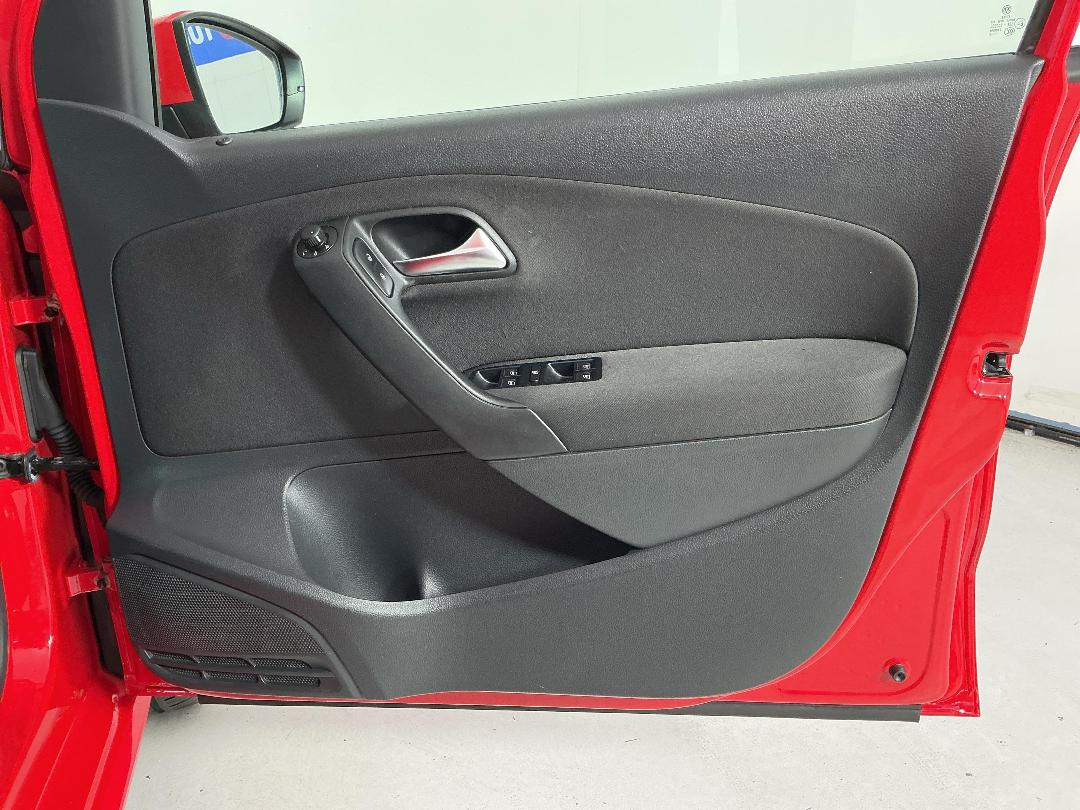 Photo '15' of Volkswagen Polo Photo '15' of Volkswagen Polo