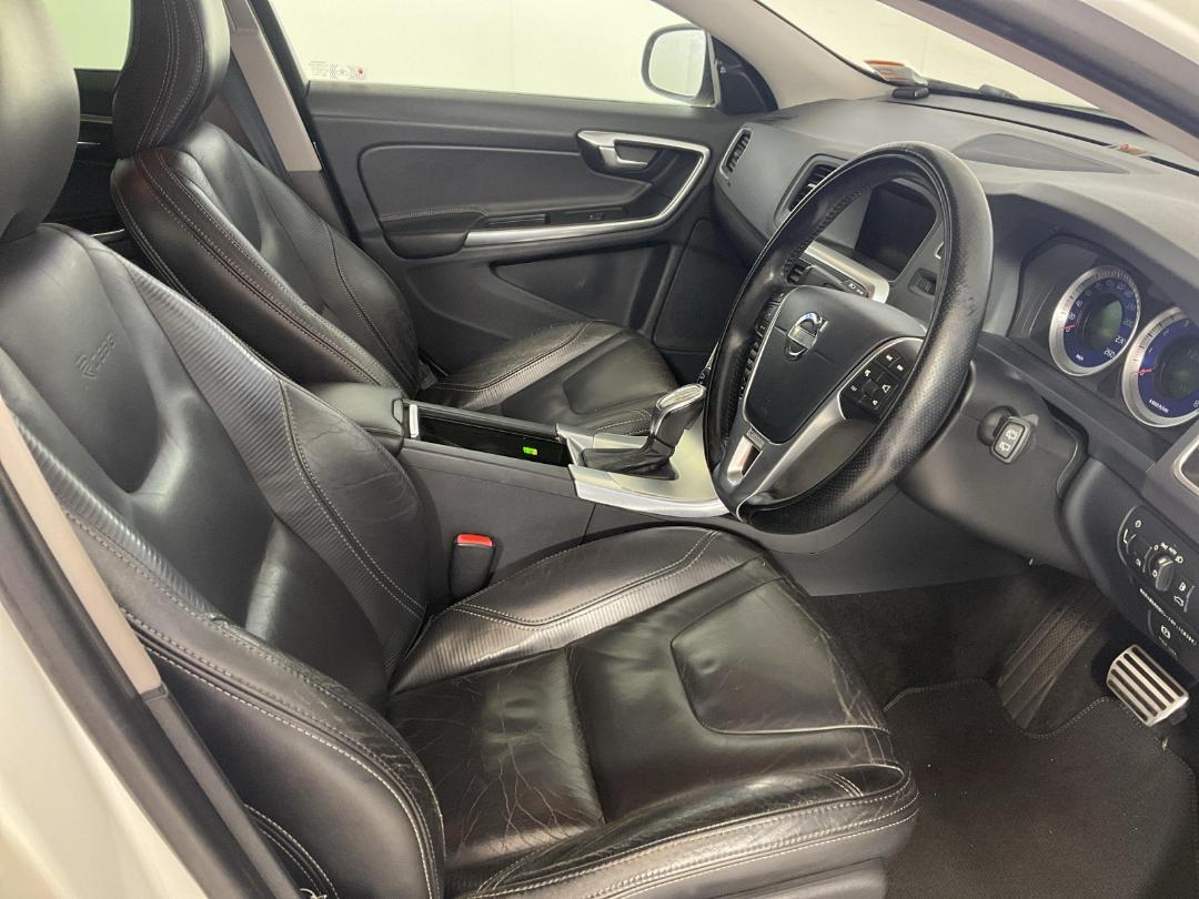 Photo '14' of Volvo V60