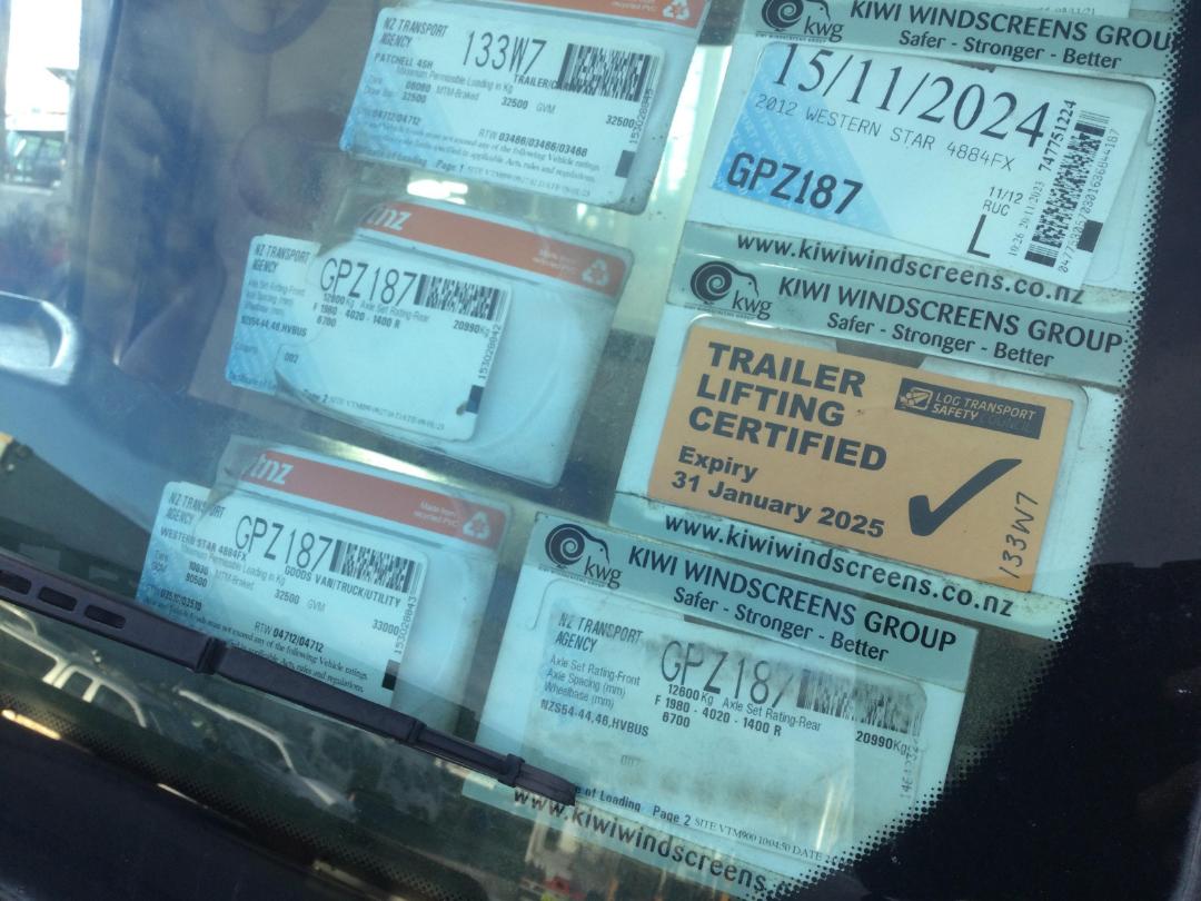 Photo '16' of WESTERN STAR 4884FX Logger Photo '16' of WESTERN STAR 4884FX Logger