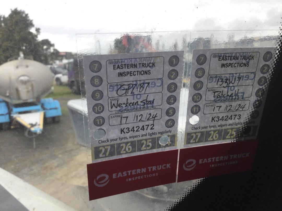 Photo '15' of WESTERN STAR 4884FX Logger Photo '15' of WESTERN STAR 4884FX Logger