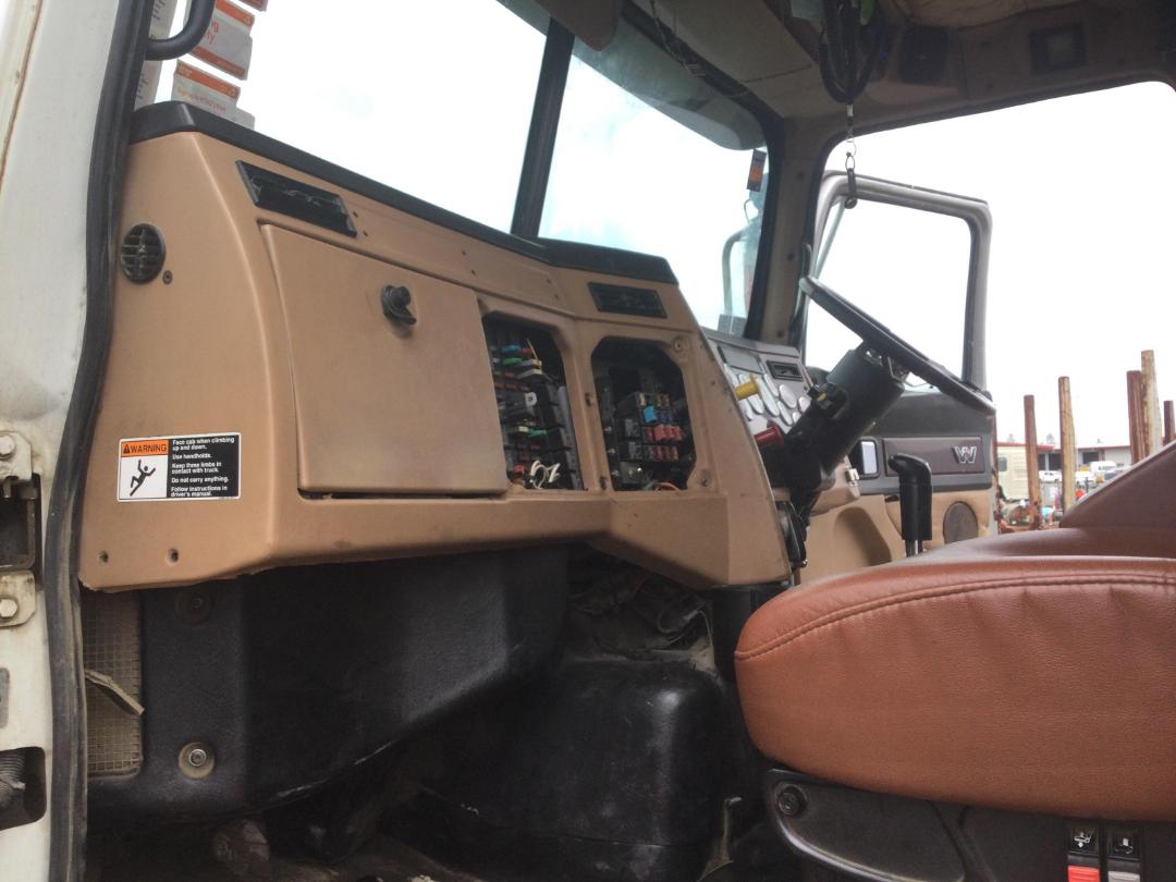 Photo '9' of WESTERN STAR 4884FX Logger Photo '9' of WESTERN STAR 4884FX Logger