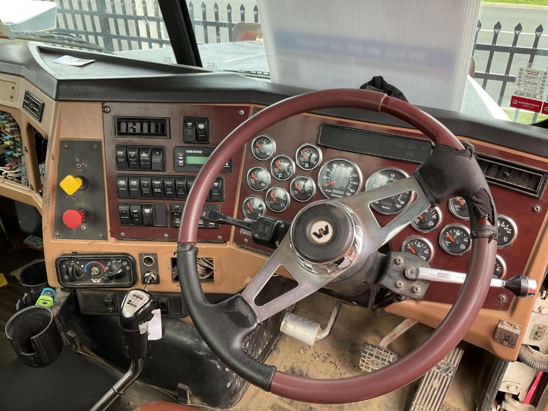 Photo '11' of WESTERN STAR 4884FX Logger Photo '11' of WESTERN STAR 4884FX Logger