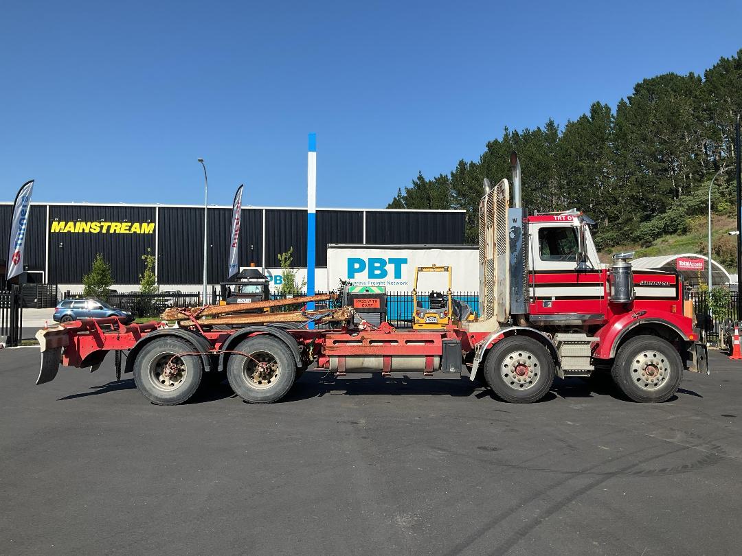 Photo '3' of WESTERN STAR 4884FX Logger Photo '3' of WESTERN STAR 4884FX Logger