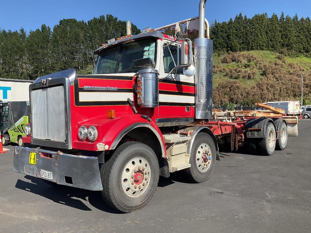 Photo '9' of WESTERN STAR 4884FX Logger Photo '9' of WESTERN STAR 4884FX Logger