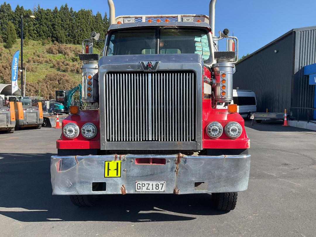 Photo '10' of WESTERN STAR 4884FX Logger Photo '10' of WESTERN STAR 4884FX Logger