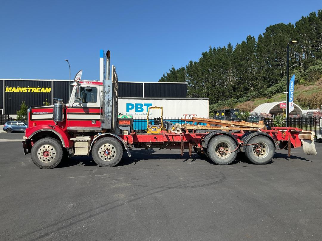 Photo '7' of WESTERN STAR 4884FX Logger Photo '7' of WESTERN STAR 4884FX Logger