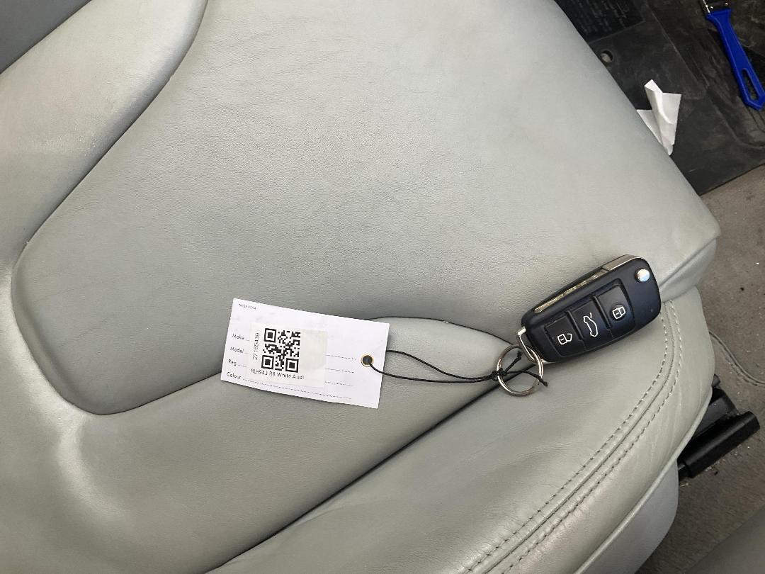 Photo '25' of Audi R8 Spyder 4.2 Photo '25' of Audi R8 Spyder 4.2