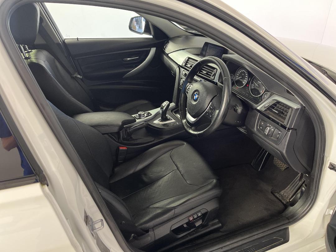 Photo '16' of BMW 3 Series