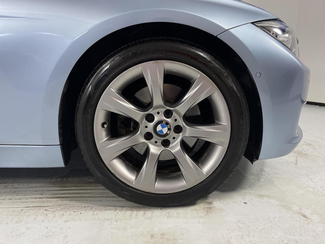 Photo '9' of BMW 3 Series Photo '9' of BMW 3 Series