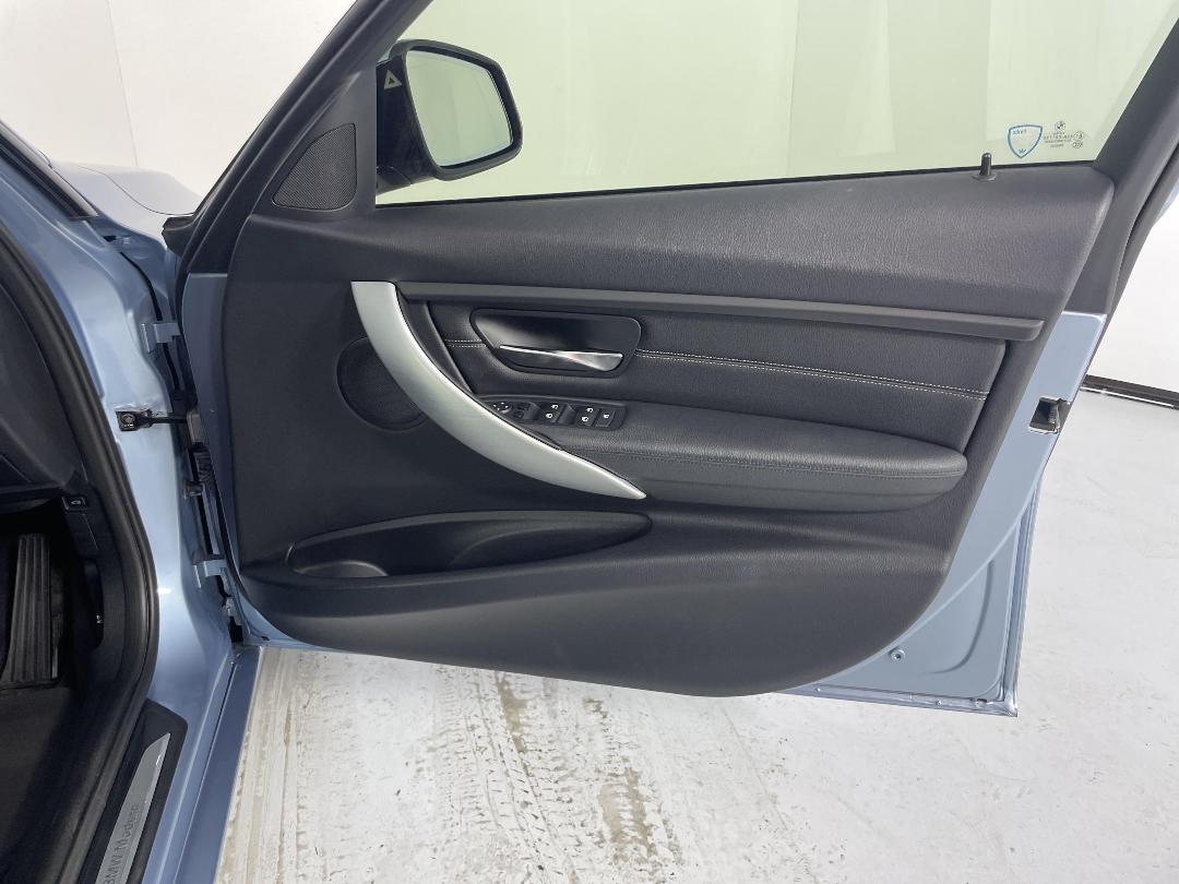 Photo '15' of BMW 3 Series Photo '15' of BMW 3 Series