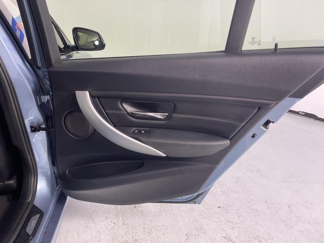 Photo '19' of BMW 3 Series Photo '19' of BMW 3 Series