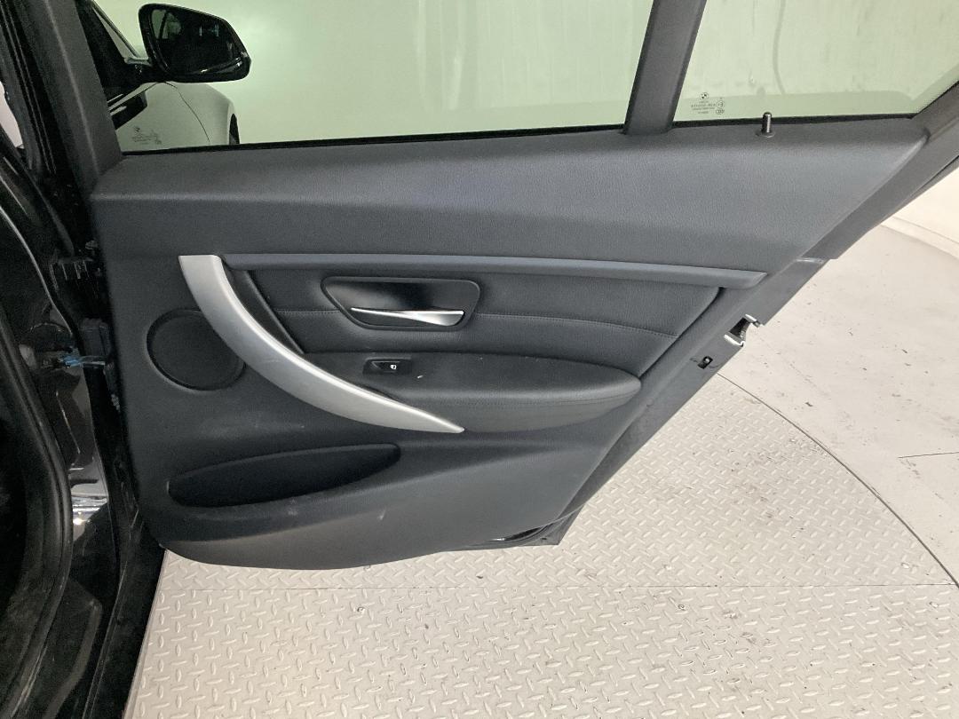 Photo '19' of BMW 3 Series Photo '19' of BMW 3 Series