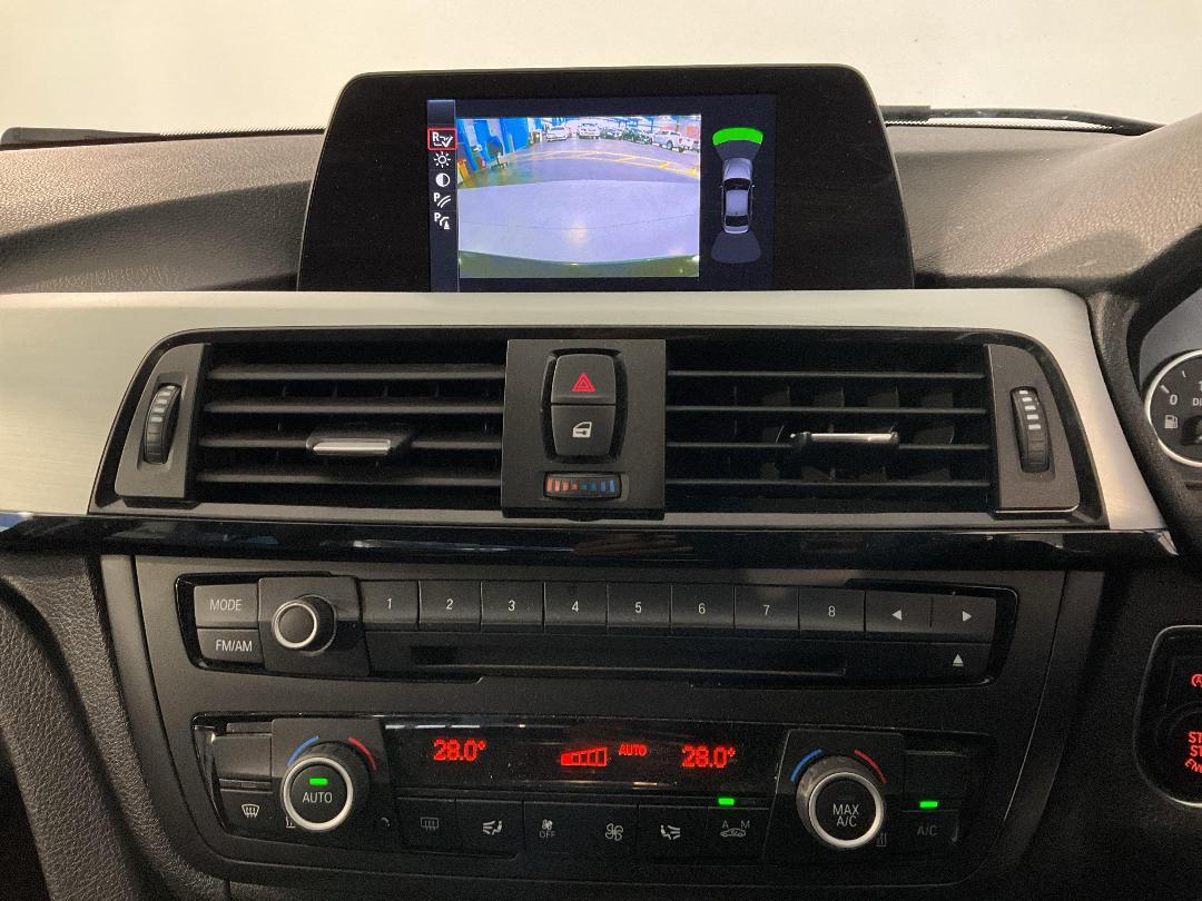 Photo '28' of BMW 3 Series Photo '28' of BMW 3 Series