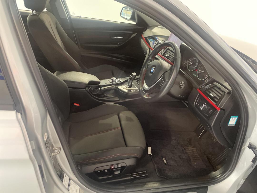 Photo '16' of BMW 320I