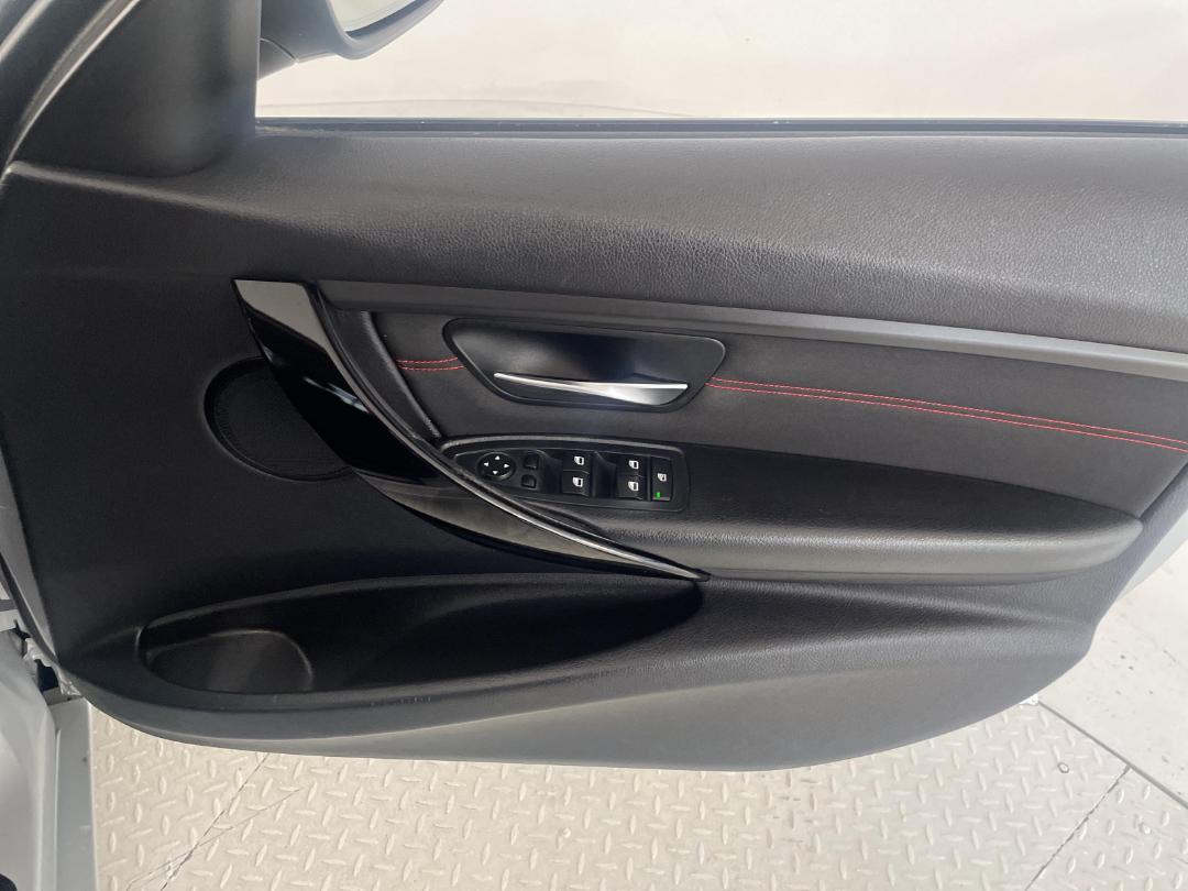 Photo '15' of BMW 320I