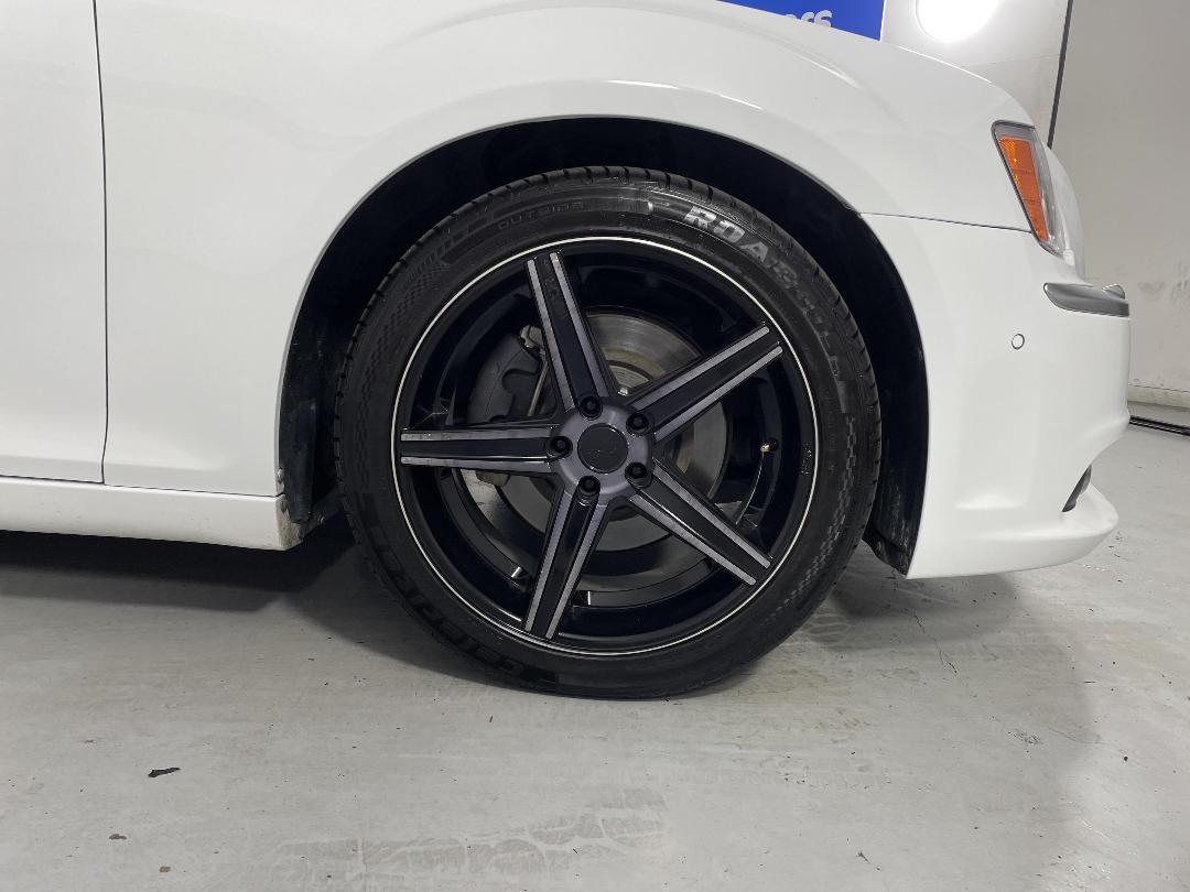 Photo '9' of Chrysler 300C Photo '9' of Chrysler 300C