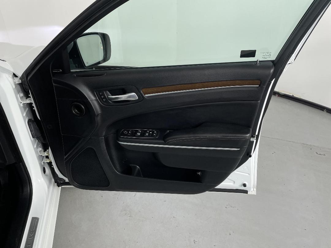 Photo '15' of Chrysler 300C Photo '15' of Chrysler 300C