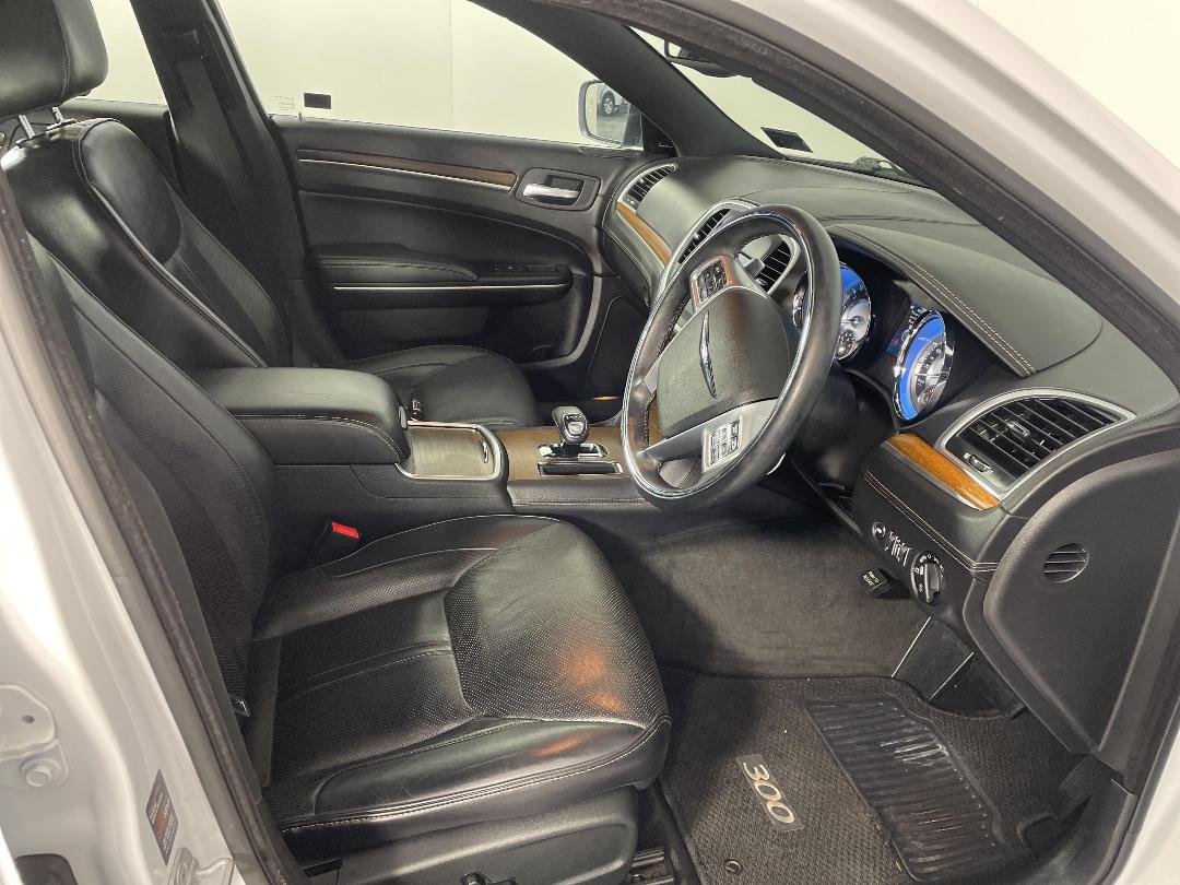 Photo '16' of Chrysler 300C Photo '16' of Chrysler 300C