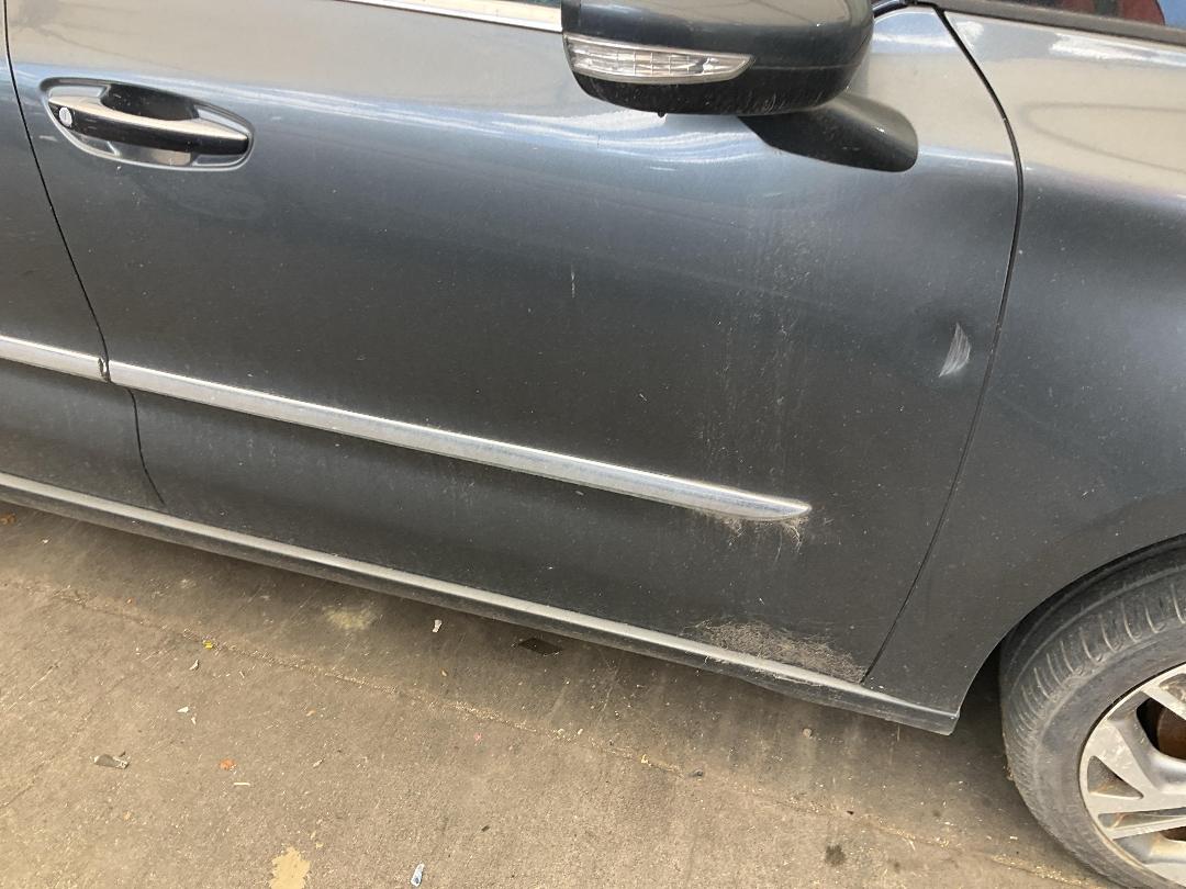 Photo '3' of Citroen C4 Ehdi