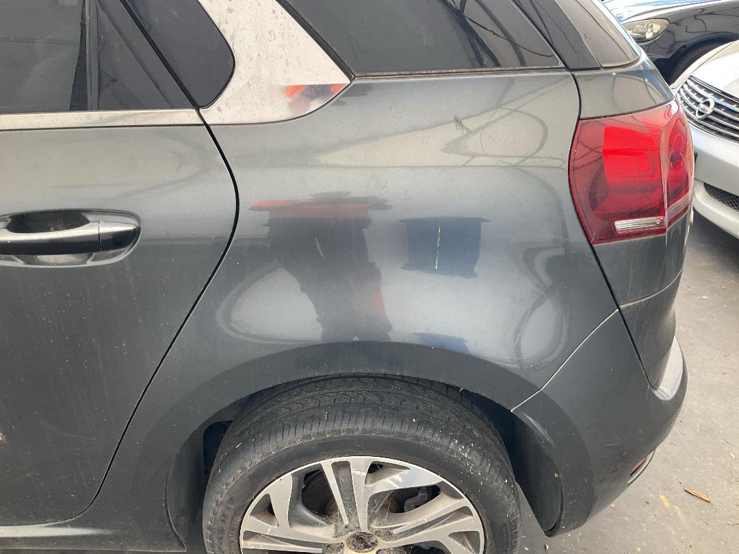 Photo '14' of Citroen C4 Ehdi