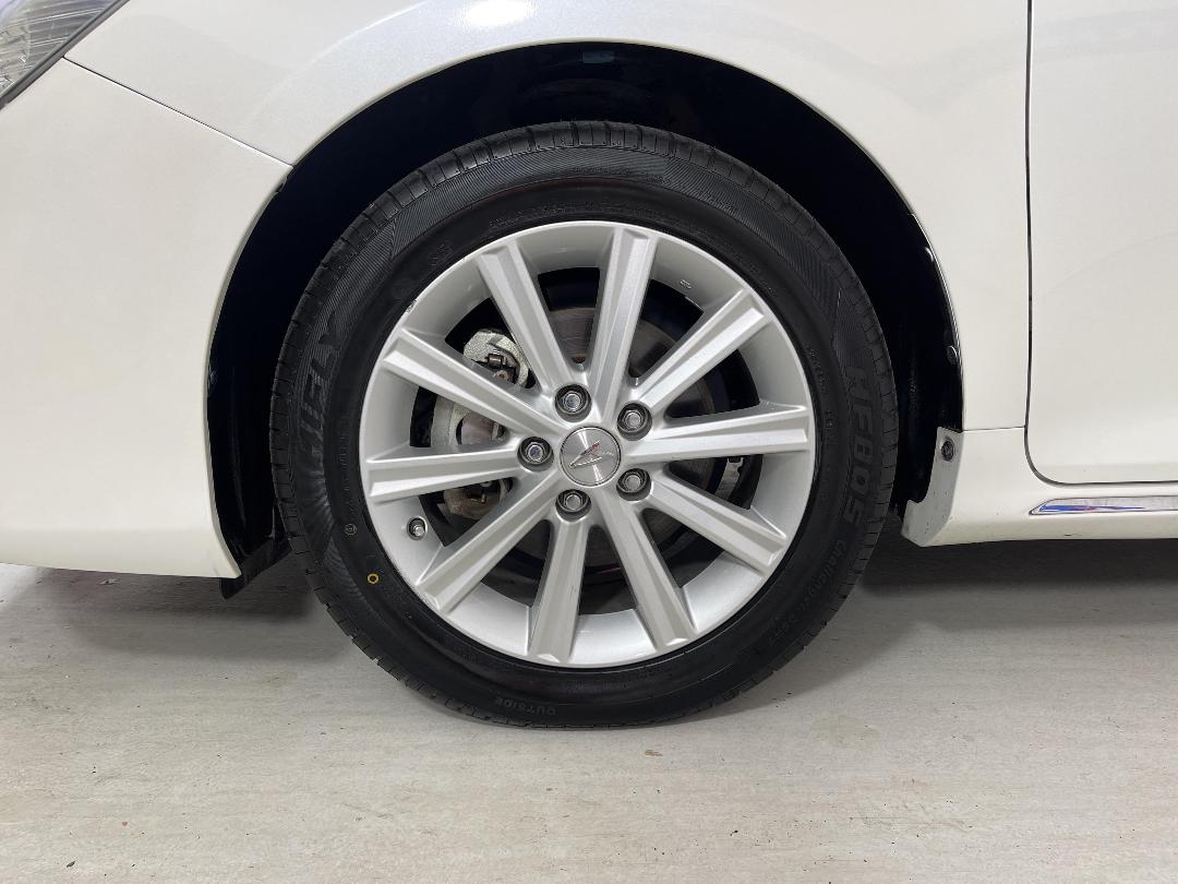 Photo '10' of Daihatsu Altis Photo '10' of Daihatsu Altis