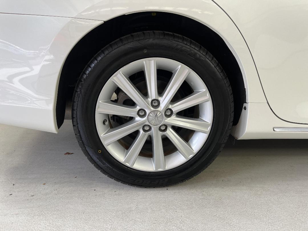 Photo '12' of Daihatsu Altis Photo '12' of Daihatsu Altis