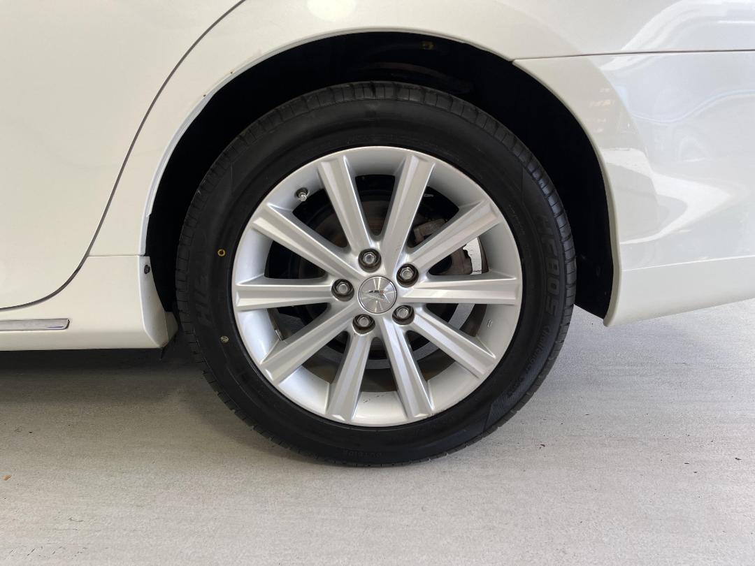 Photo '11' of Daihatsu Altis Photo '11' of Daihatsu Altis