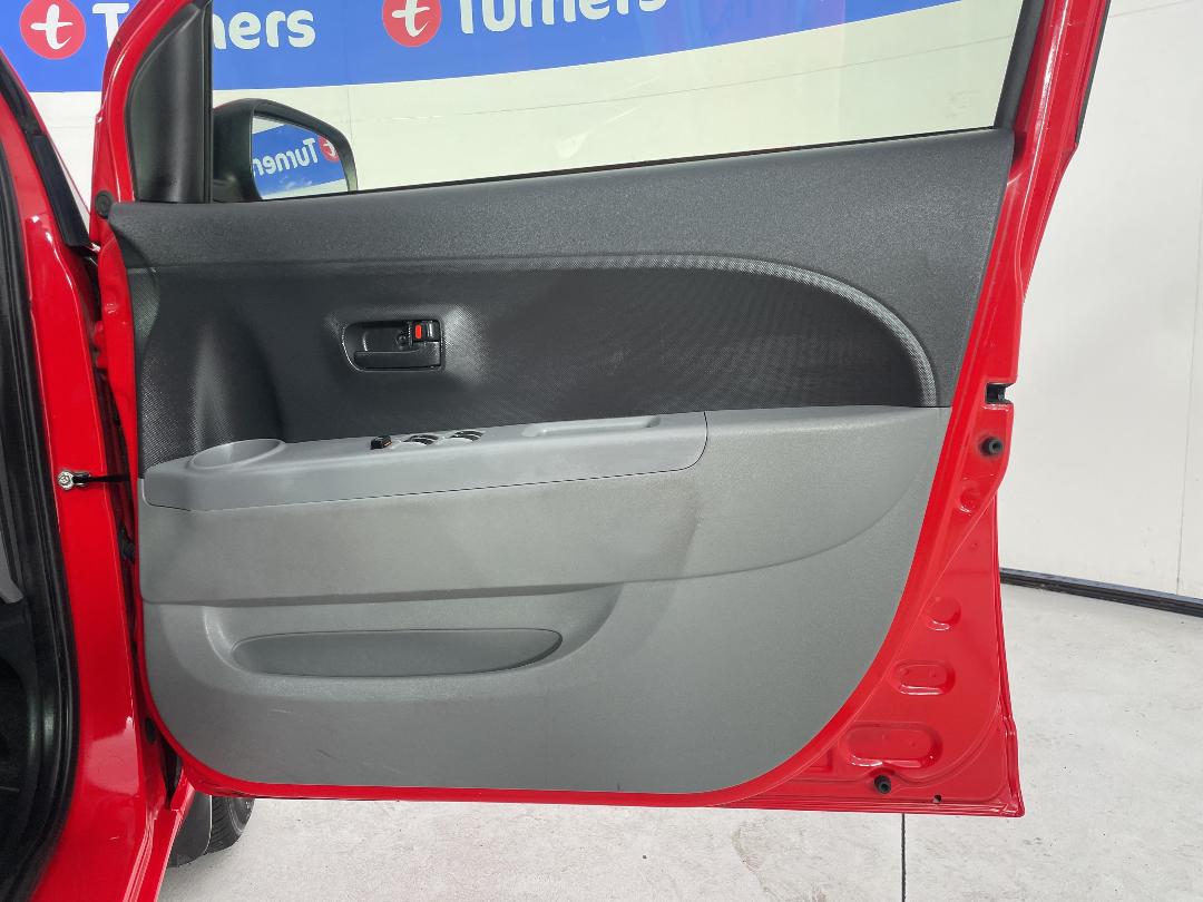 Photo '15' of Daihatsu Sirion Photo '15' of Daihatsu Sirion