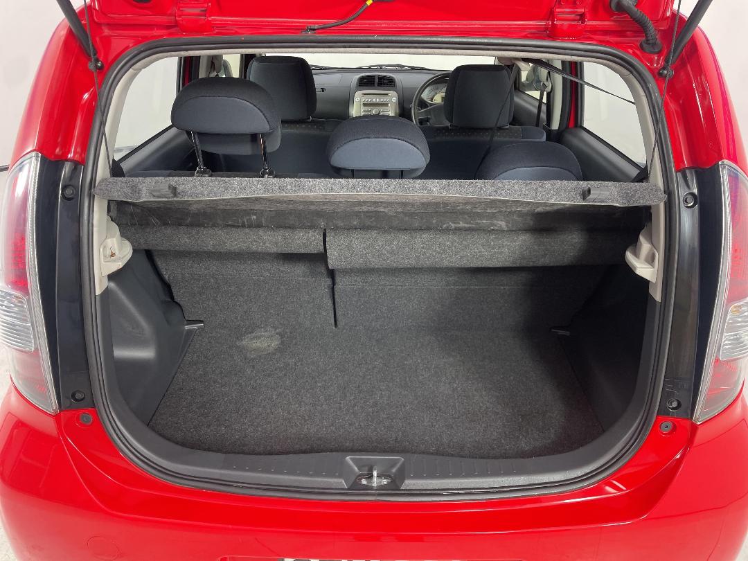 Photo '14' of Daihatsu Sirion Photo '14' of Daihatsu Sirion