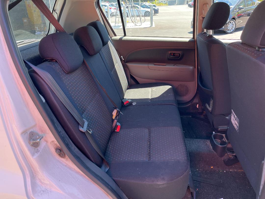 Photo '17' of Daihatsu Sirion Photo '17' of Daihatsu Sirion