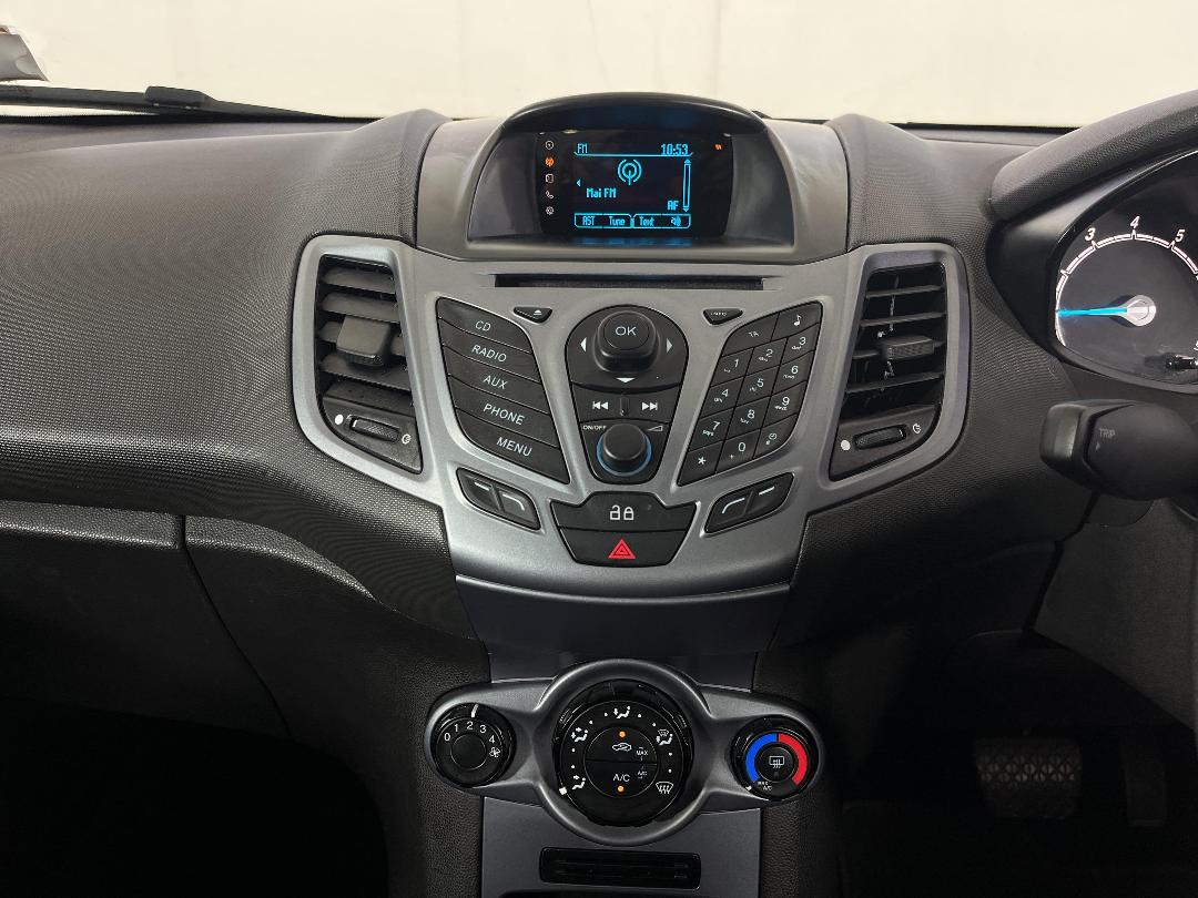 Photo '18' of Ford Fiesta Photo '18' of Ford Fiesta