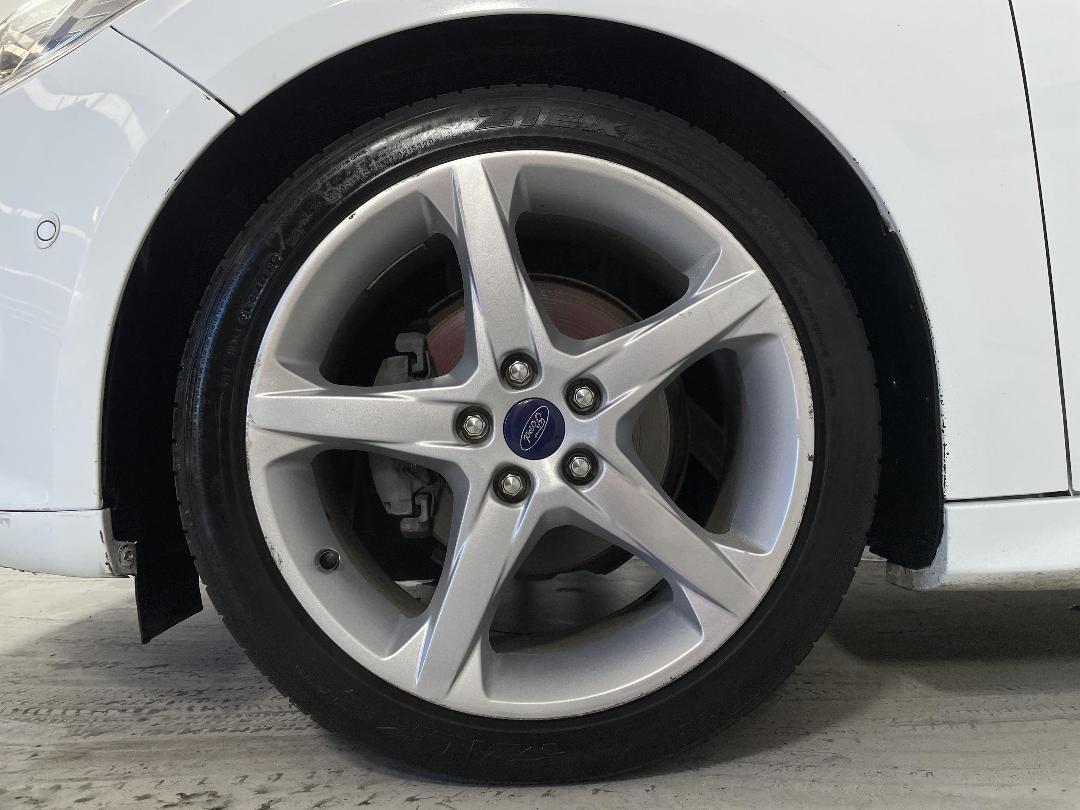 Photo '10' of Ford Focus