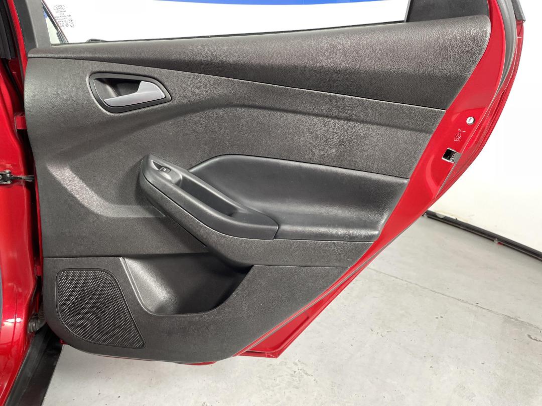 Photo '19' of Ford Focus