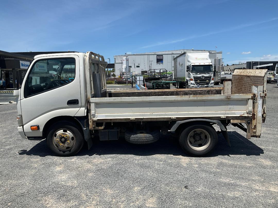 Photo '7' of Hino Dutro Flat Deck Photo '7' of Hino Dutro Flat Deck