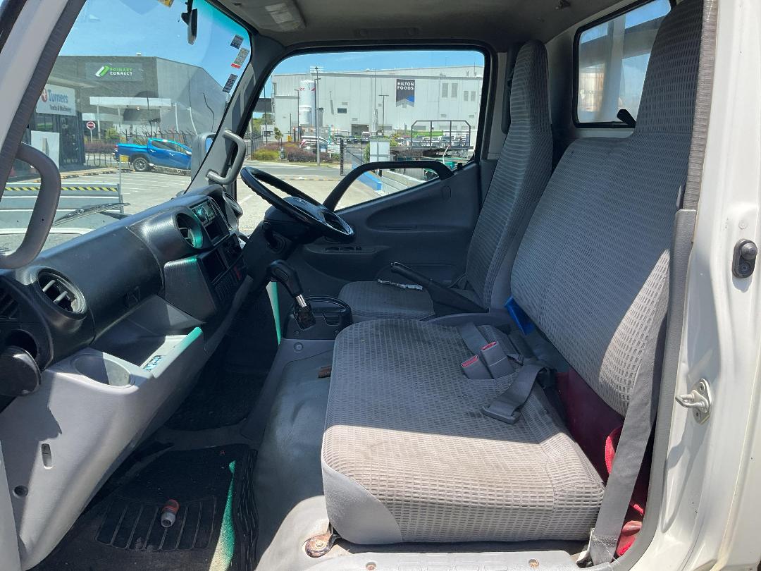 Photo '20' of Hino Dutro Flat Deck Photo '20' of Hino Dutro Flat Deck