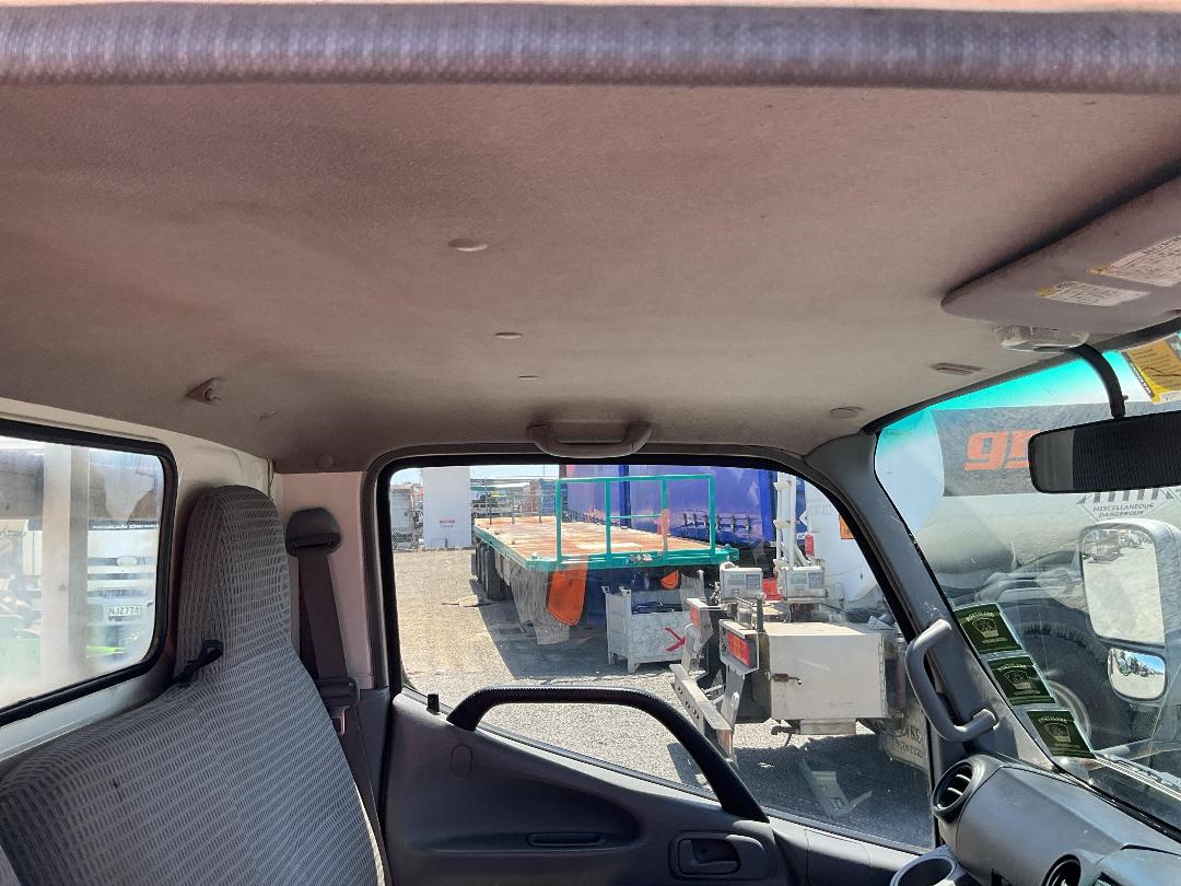 Photo '18' of Hino Dutro Flat Deck Photo '18' of Hino Dutro Flat Deck