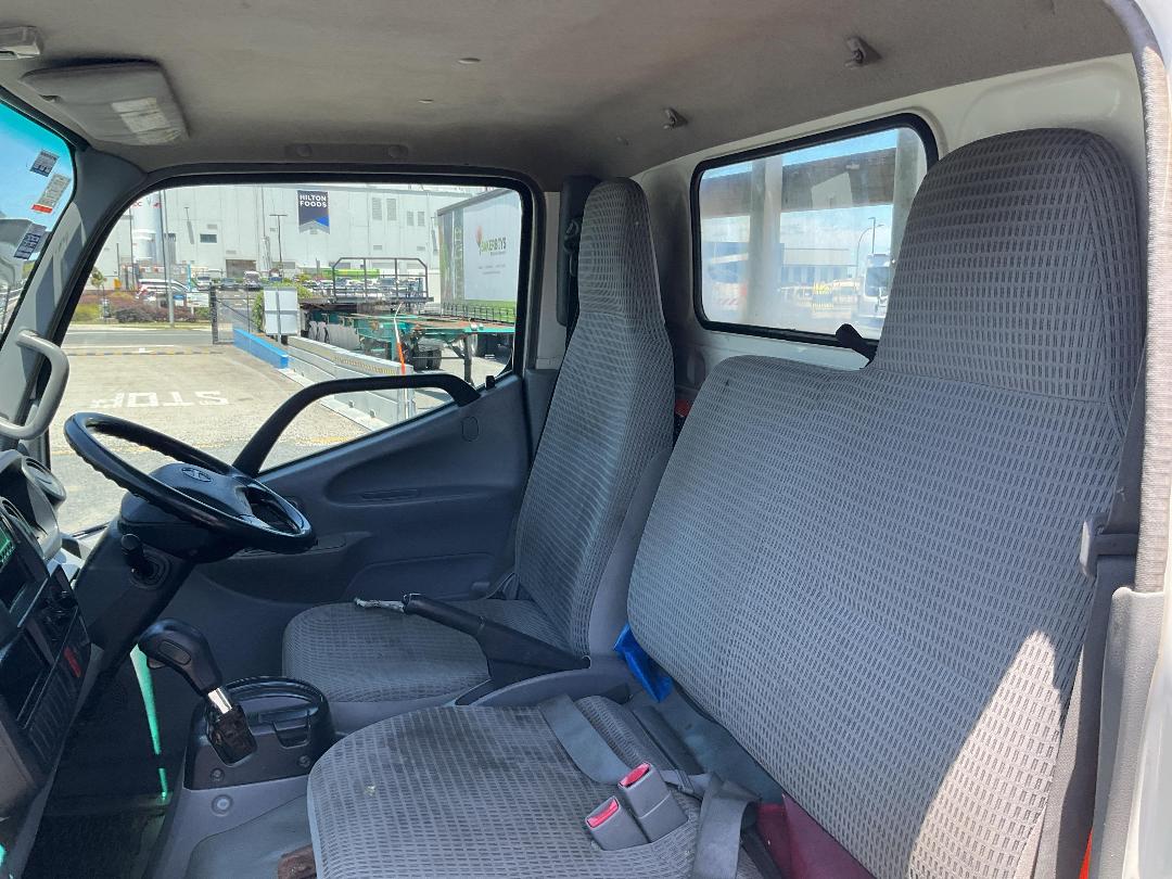 Photo '21' of Hino Dutro Flat Deck Photo '21' of Hino Dutro Flat Deck