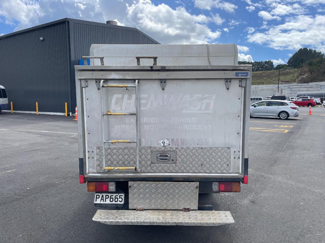 Photo '5' of Hino Dutro 2 AXLE BOX BODY Bottle Body Photo '5' of Hino Dutro 2 AXLE BOX BODY Bottle Body