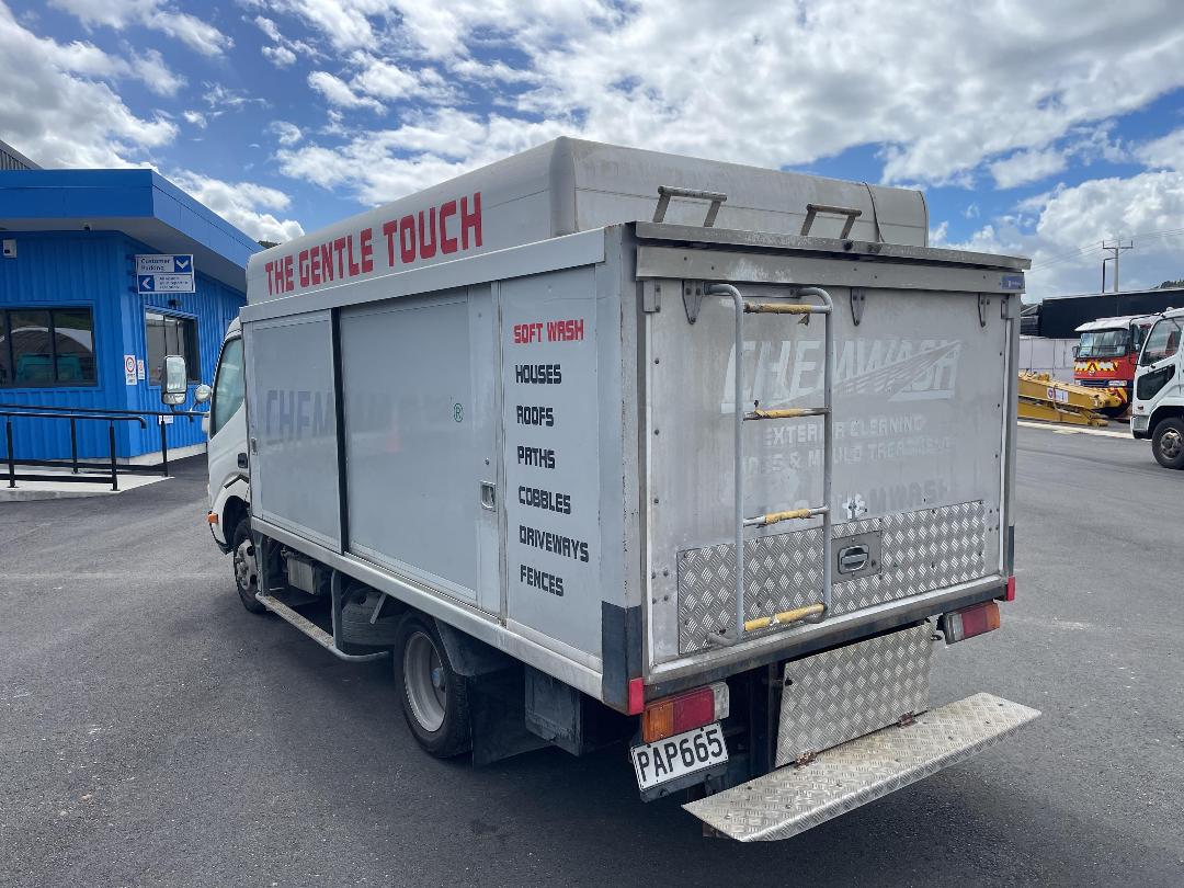 Photo '6' of Hino Dutro 2 AXLE BOX BODY Bottle Body Photo '6' of Hino Dutro 2 AXLE BOX BODY Bottle Body