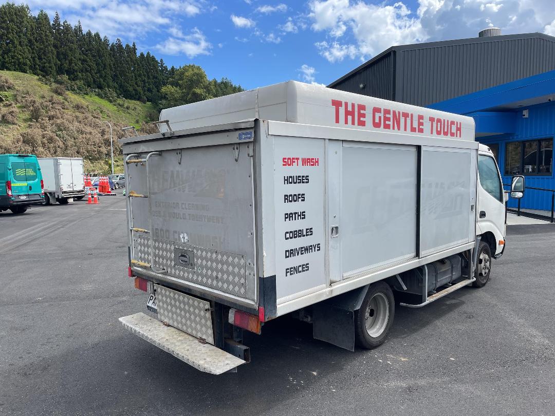 Photo '4' of Hino Dutro 2 AXLE BOX BODY Bottle Body Photo '4' of Hino Dutro 2 AXLE BOX BODY Bottle Body