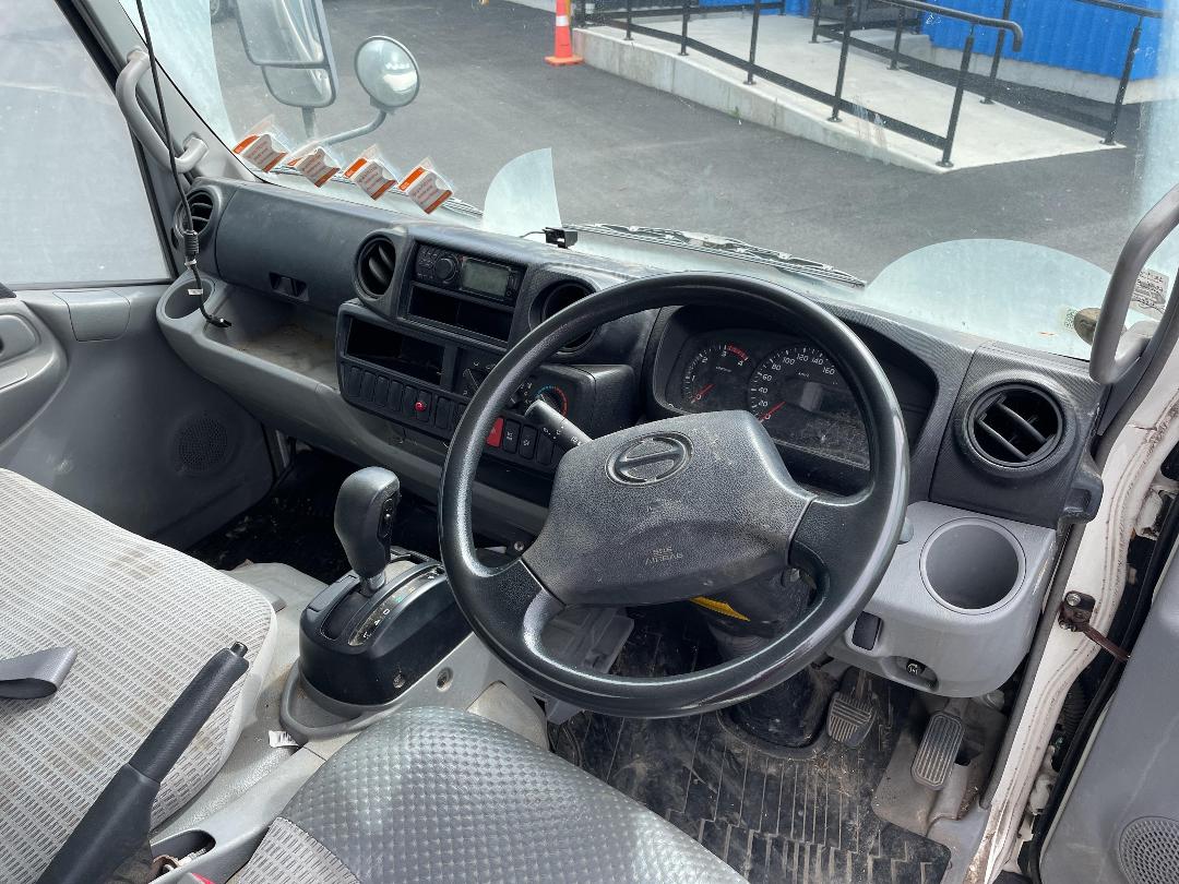 Photo '12' of Hino Dutro 2 AXLE BOX BODY Bottle Body Photo '12' of Hino Dutro 2 AXLE BOX BODY Bottle Body