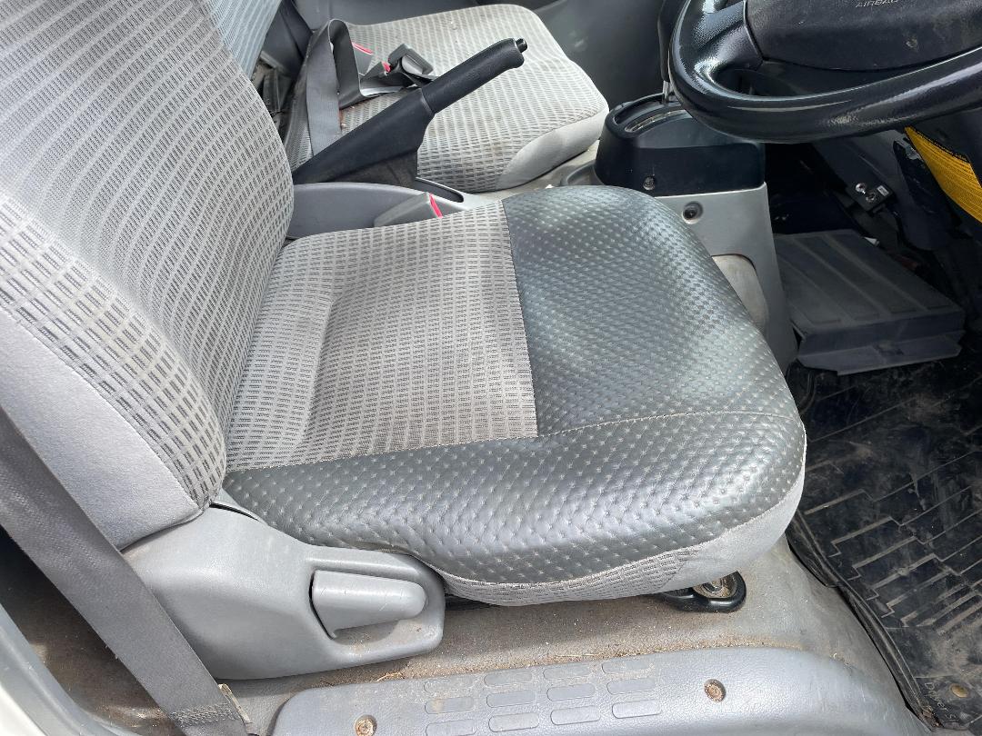 Photo '14' of Hino Dutro 2 AXLE BOX BODY Bottle Body Photo '14' of Hino Dutro 2 AXLE BOX BODY Bottle Body