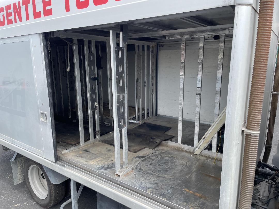 Photo '17' of Hino Dutro 2 AXLE BOX BODY Bottle Body Photo '17' of Hino Dutro 2 AXLE BOX BODY Bottle Body