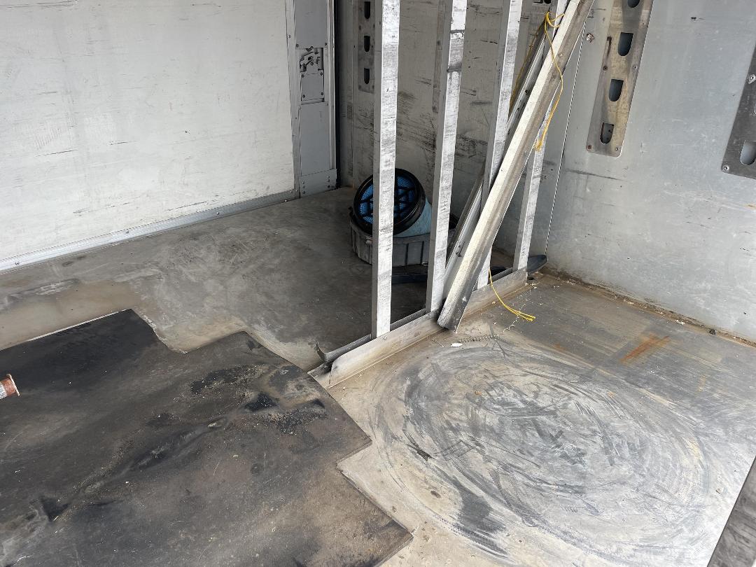 Photo '18' of Hino Dutro 2 AXLE BOX BODY Bottle Body Photo '18' of Hino Dutro 2 AXLE BOX BODY Bottle Body