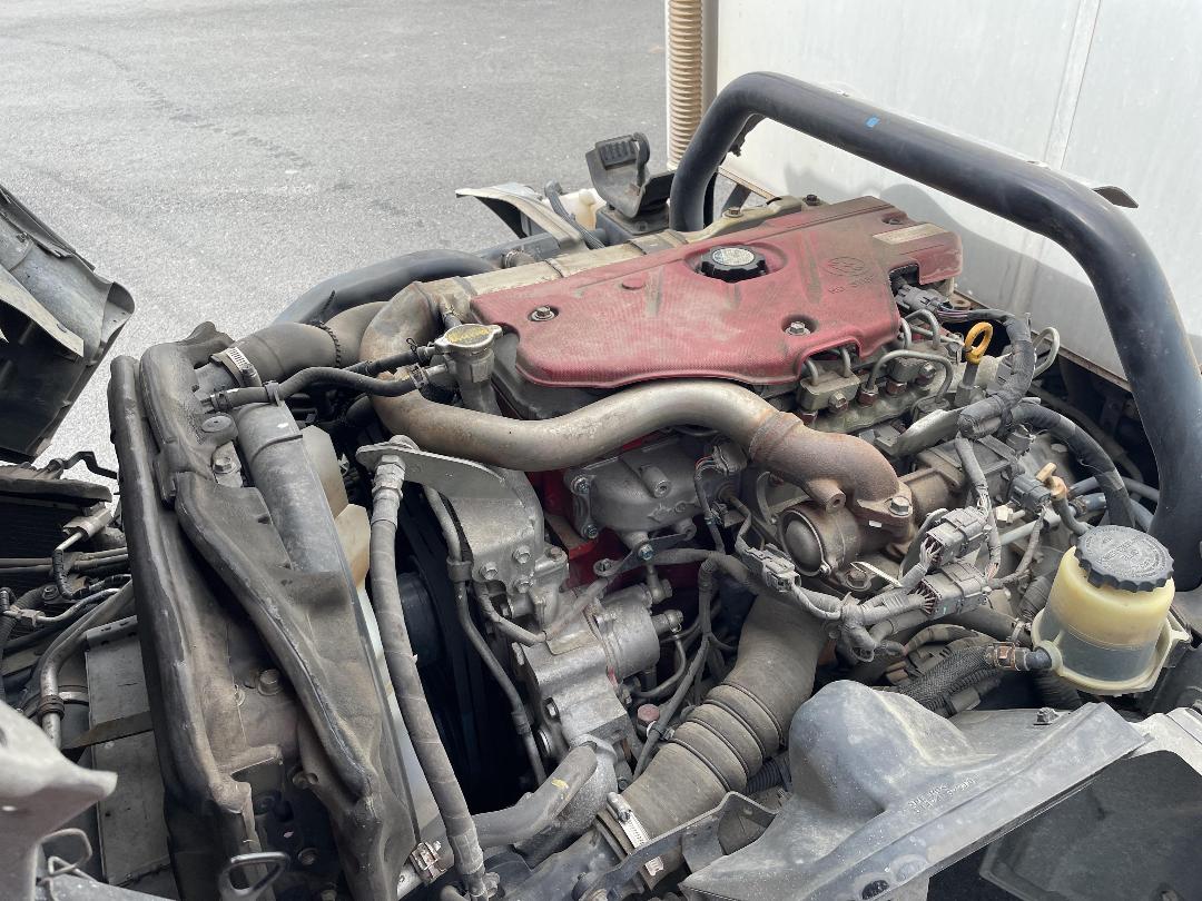 Photo '26' of Hino Dutro 2 AXLE BOX BODY Bottle Body Photo '26' of Hino Dutro 2 AXLE BOX BODY Bottle Body