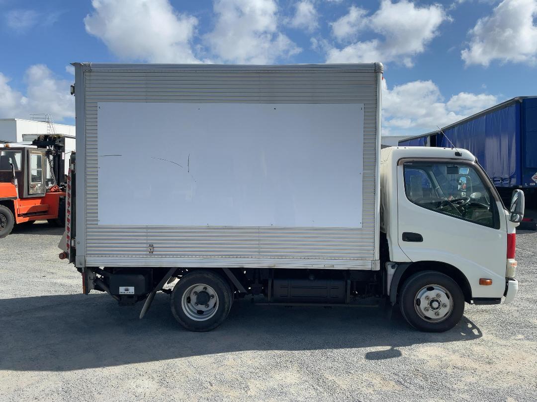 Photo '3' of Hino Dutro Box Body