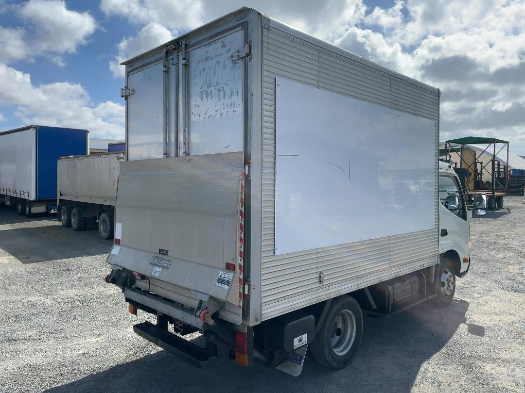 Photo '4' of Hino Dutro Box Body