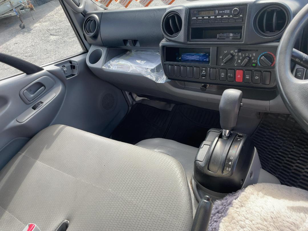 Photo '17' of Hino Dutro Box Body